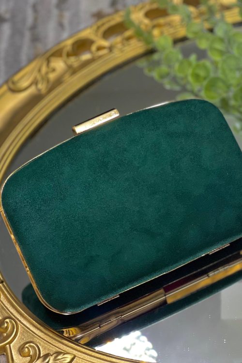 Clutch verde simil gamuza  con bordes dorados