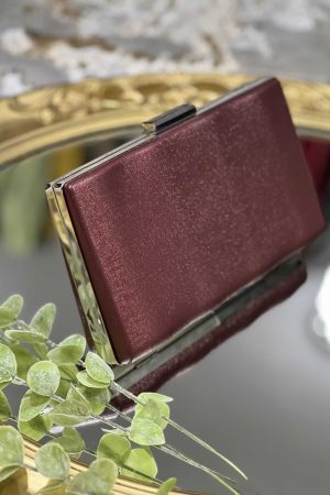 Clutch metálico color rojo italiano oscuro