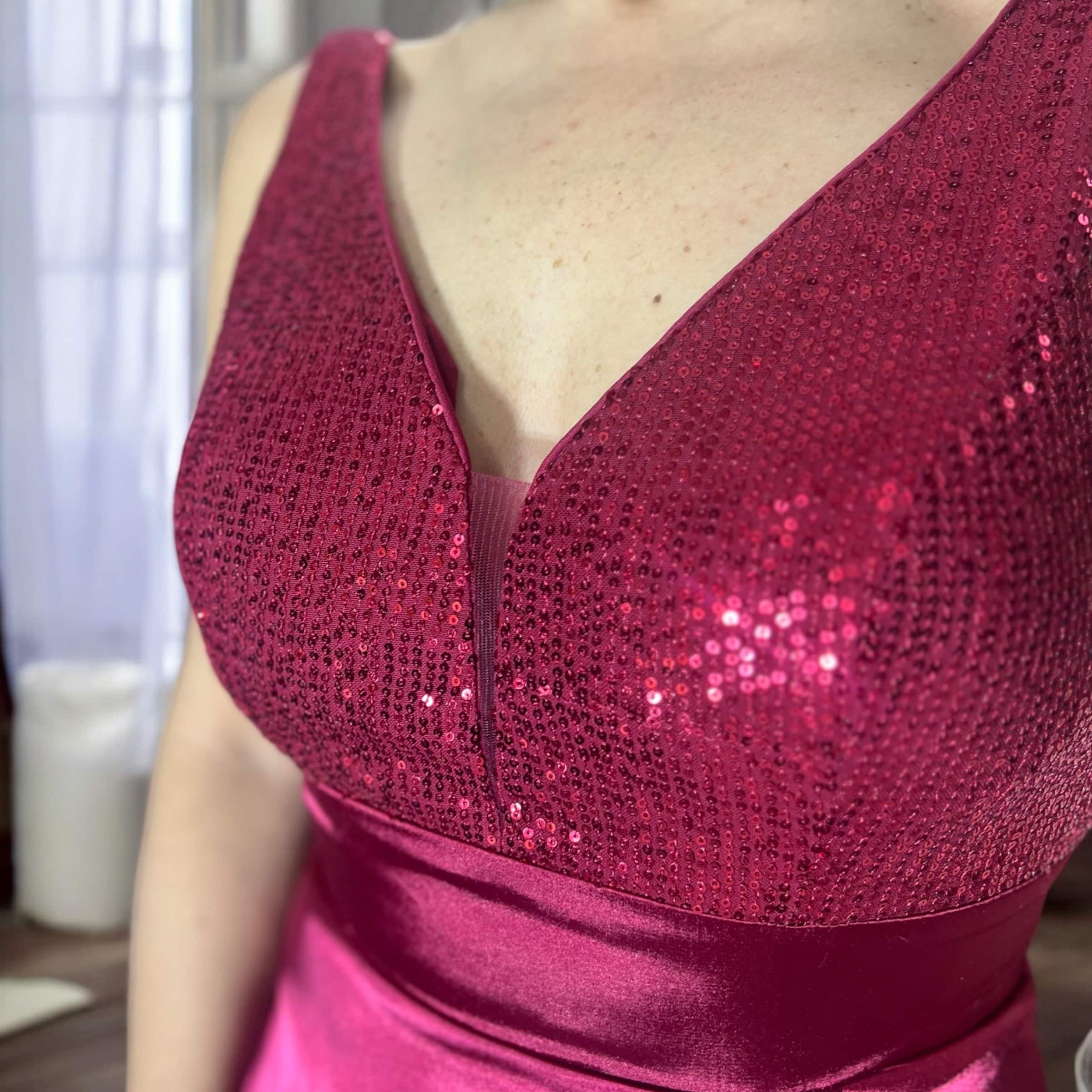 Vestido de Fiesta en satín con lentejuelas