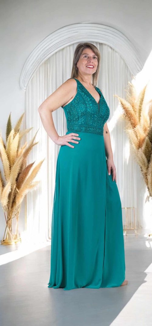 Vestido de Fiesta Elegante en Crep y Cristales